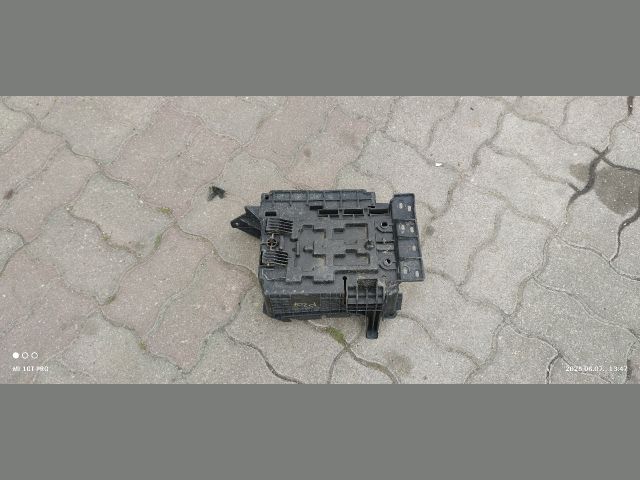 bontott PEUGEOT 207 Akkumulátor Tartó