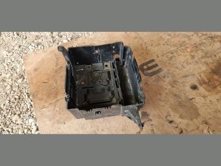 bontott PEUGEOT 207 Akkumulátor Tartó