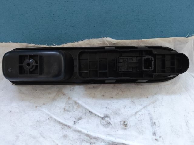 bontott PEUGEOT 207 Bal első Ablakemelő Kapcsoló