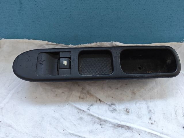 bontott PEUGEOT 207 Bal első Ablakemelő Kapcsoló