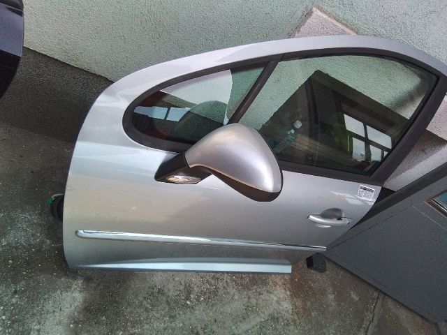 bontott PEUGEOT 207 Bal első Ajtó (Részeivel)