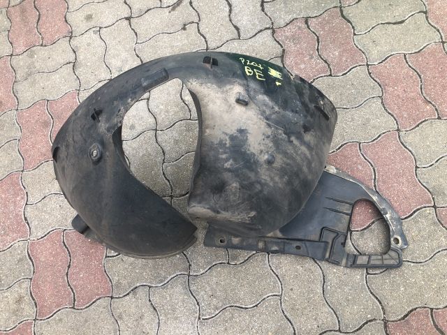 bontott PEUGEOT 207 Bal első Dobbetét (Kerékjárati, Műanyag)