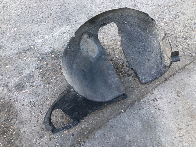 bontott PEUGEOT 207 Bal első Dobbetét (Kerékjárati, Műanyag)