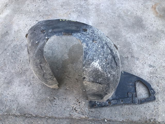 bontott PEUGEOT 207 Bal első Dobbetét (Kerékjárati, Műanyag)