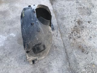 bontott PEUGEOT 207 Bal első Dobbetét (Kerékjárati, Műanyag)