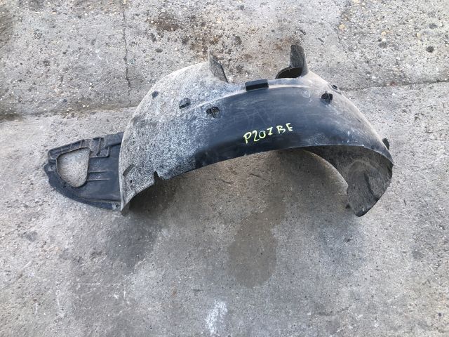 bontott PEUGEOT 207 Bal első Dobbetét (Kerékjárati, Műanyag)