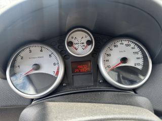 bontott PEUGEOT 207 Bal első Dobbetét (Kerékjárati, Műanyag)