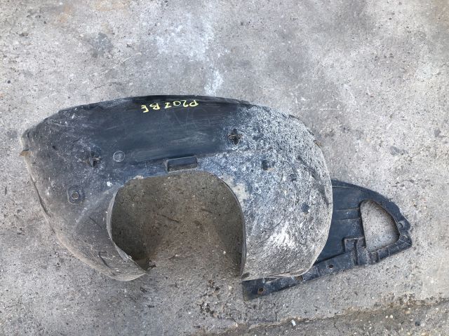 bontott PEUGEOT 207 Bal első Dobbetét (Kerékjárati, Műanyag)