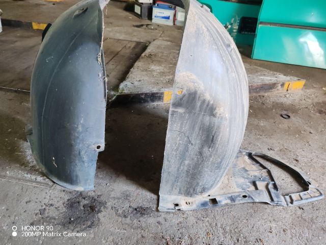 bontott PEUGEOT 207 Bal első Első Dobbetét (Kerékjárati, Műanyag)