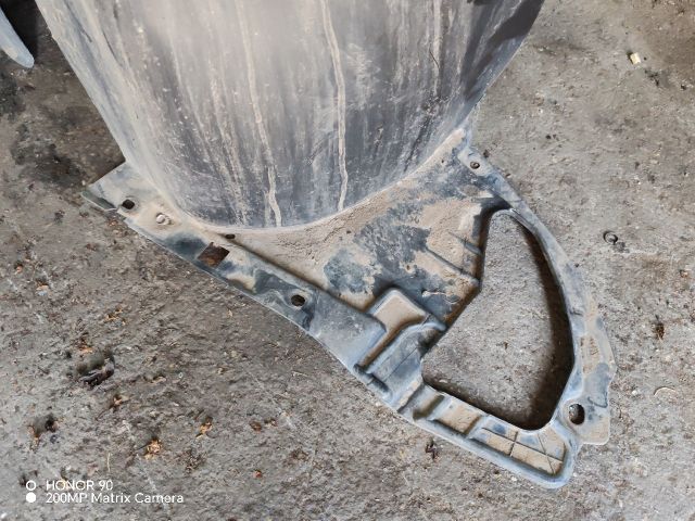 bontott PEUGEOT 207 Bal első Első Dobbetét (Kerékjárati, Műanyag)