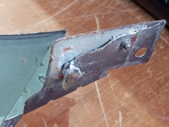 bontott PEUGEOT 207 Bal első Sárvédő