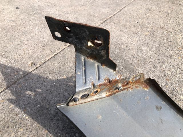 bontott PEUGEOT 207 Bal első Sárvédő