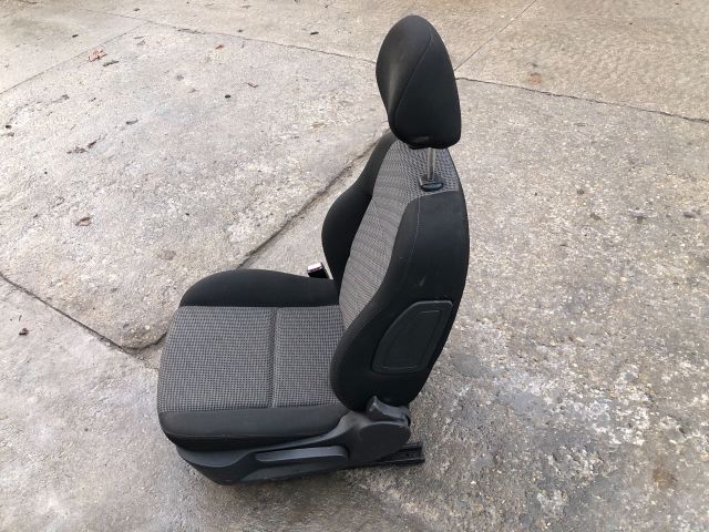 bontott PEUGEOT 207 Bal első Ülés