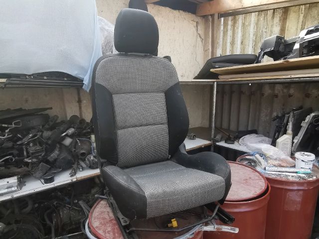 bontott PEUGEOT 207 Bal első Ülés