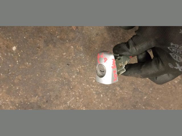 bontott PEUGEOT 207 Bal első Zárbetét