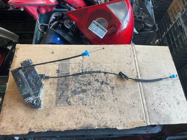 bontott PEUGEOT 207 Bal hátsó Ajtózár