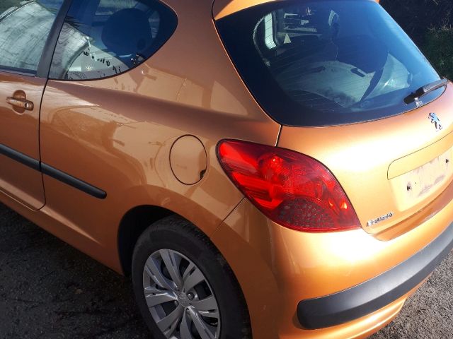 bontott PEUGEOT 207 Bal hátsó Dobbetét (Kerékjárati, Műanyag)