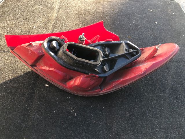 bontott PEUGEOT 207 Bal Hátsó Lámpa