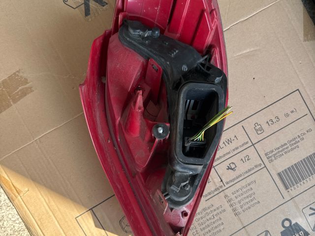 bontott PEUGEOT 207 Bal Hátsó Lámpa