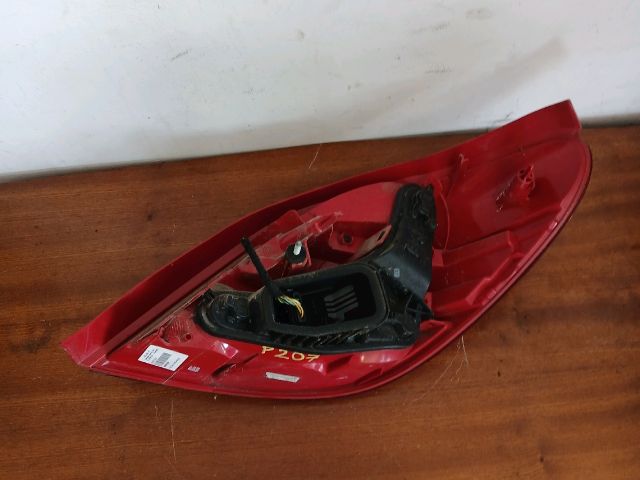 bontott PEUGEOT 207 Bal Hátsó Lámpa