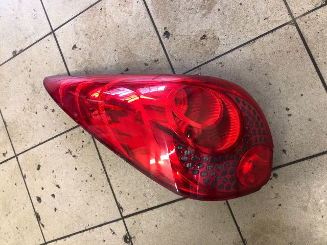 bontott PEUGEOT 207 Bal Hátsó Lámpa