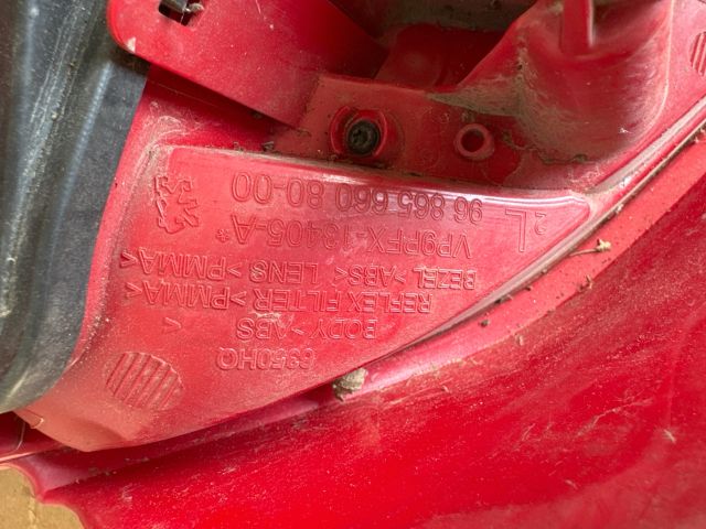 bontott PEUGEOT 207 Bal Hátsó Lámpa