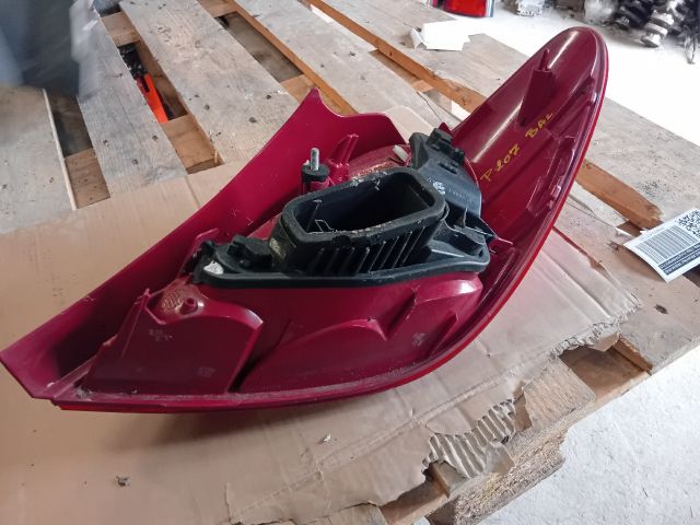 bontott PEUGEOT 207 Bal Hátsó Lámpa