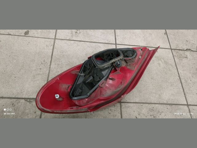 bontott PEUGEOT 207 Bal Hátsó Lámpa