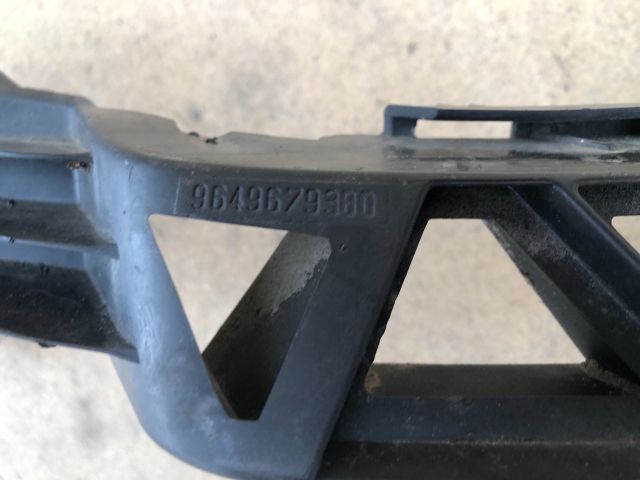 bontott PEUGEOT 207 Bal hátsó Lökhárító Tartó (Műanyag)