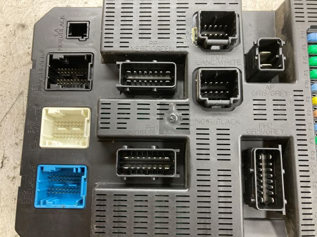 bontott PEUGEOT 207 Biztosítéktábla Doboz