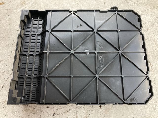 bontott PEUGEOT 207 Biztosítéktábla Doboz