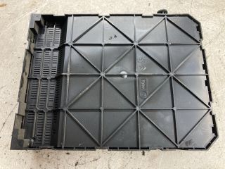 bontott PEUGEOT 207 Biztosítéktábla Doboz