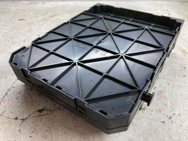 bontott PEUGEOT 207 Biztosítéktábla Doboz