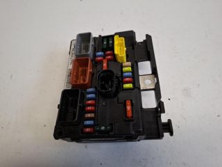 bontott PEUGEOT 207 Biztosítéktábla Motortér