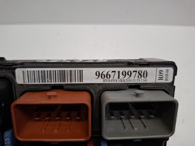 bontott PEUGEOT 207 Biztosítéktábla Motortér