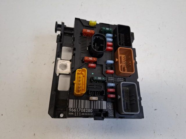 bontott PEUGEOT 207 Biztosítéktábla Motortér