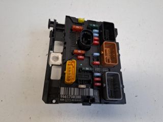 bontott PEUGEOT 207 Biztosítéktábla Motortér