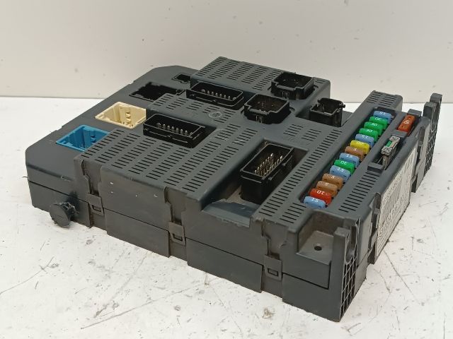 bontott PEUGEOT 207 Biztosítéktábla Utastér