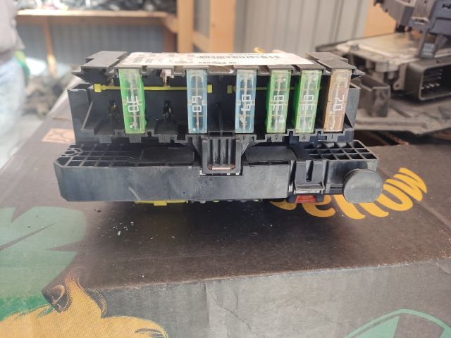 bontott PEUGEOT 207 Biztosítéktábla Utastér