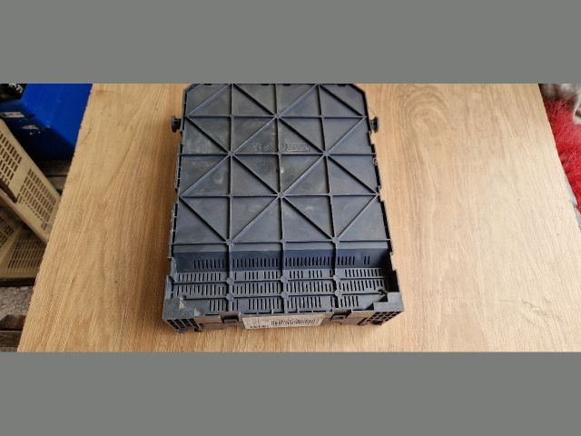 bontott PEUGEOT 207 Biztosítéktábla Utastér