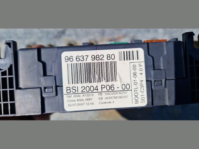 bontott PEUGEOT 207 Biztosítéktábla Utastér