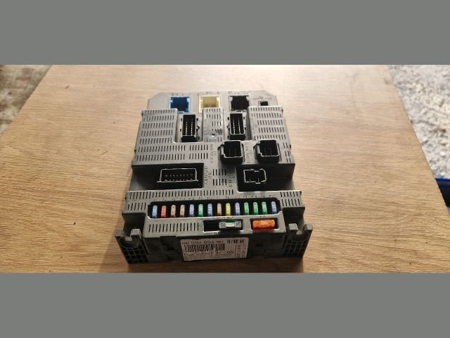 bontott PEUGEOT 207 Biztosítéktábla Utastér