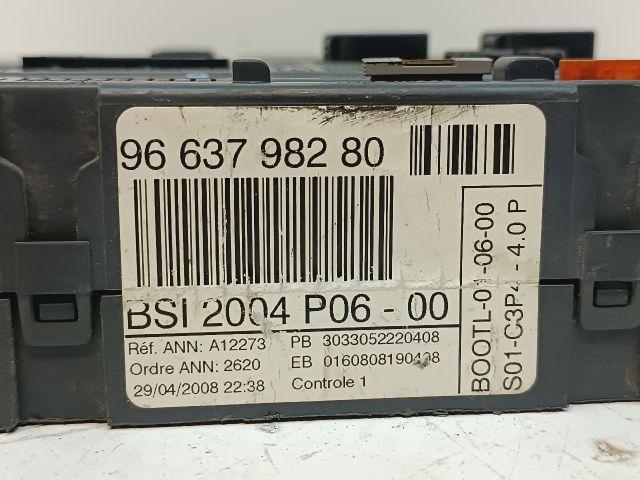 bontott PEUGEOT 207 Biztosítéktábla Utastér