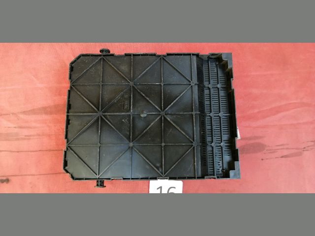 bontott PEUGEOT 207 Biztosítéktábla Utastér