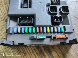 bontott PEUGEOT 207 Biztosítéktábla Utastér