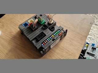 bontott PEUGEOT 207 Biztosítéktábla Utastér