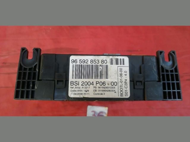 bontott PEUGEOT 207 Biztosítéktábla Utastér