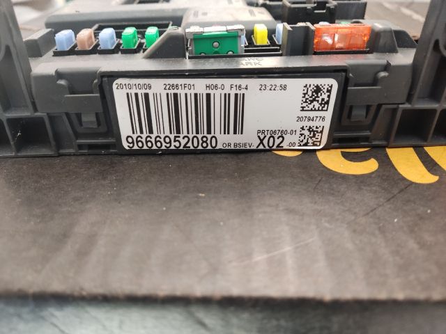 bontott PEUGEOT 207 Biztosítéktábla Utastér