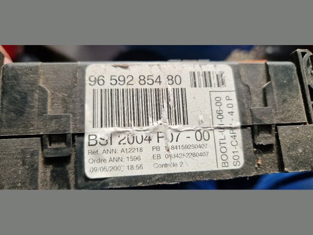 bontott PEUGEOT 207 Biztosítéktábla Utastér