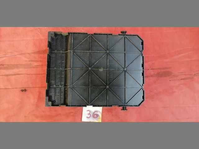 bontott PEUGEOT 207 Biztosítéktábla Utastér